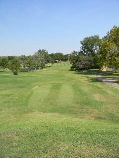 A view of a tee and fairway at Duncan Golf & Country Club