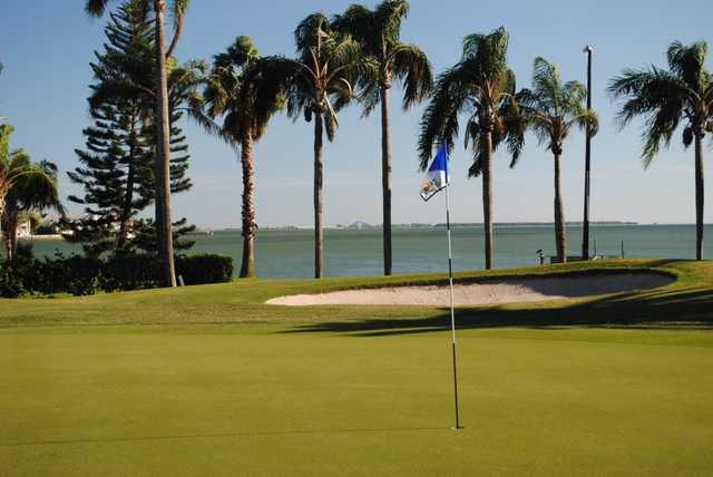 Isla Del Sol Yacht & Country Club