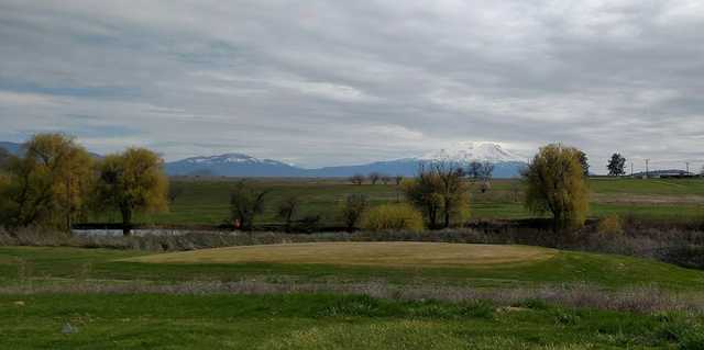 Shasta Valley Country Club