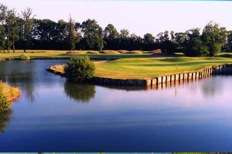 A view of a green surrounded by water at Bethemont Golf & Country Club