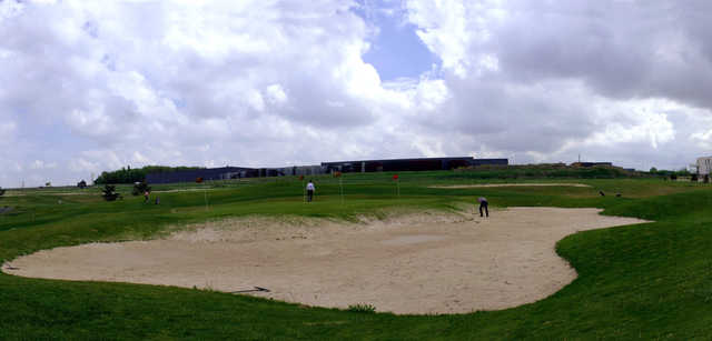 A view of the practice area at DailyGolf de Reims Bezannes