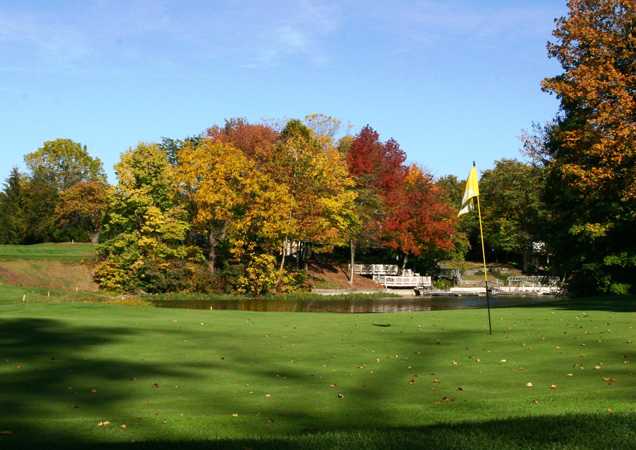 A view of a green at Harbour Trees Golf Club
