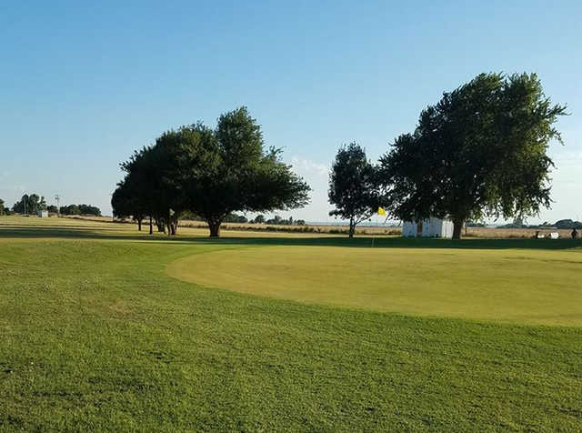 A view of a green at Watonga Golf Club (Aaron Shortman).