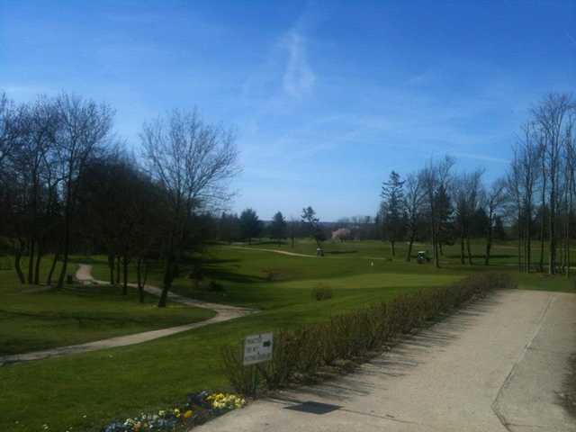 A view of a green at Feucherolles Golf Club