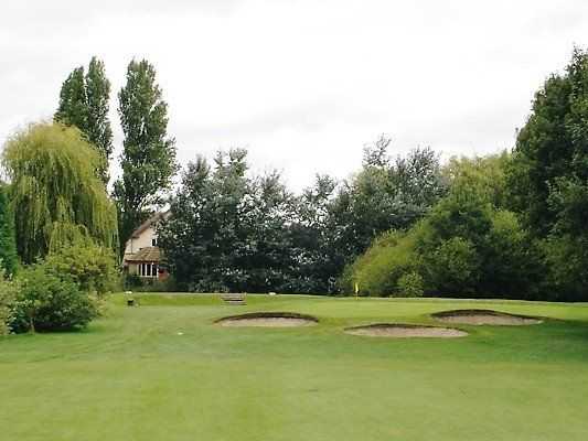 3 bunkers perfectly situated to provide you with the ultimate challenge