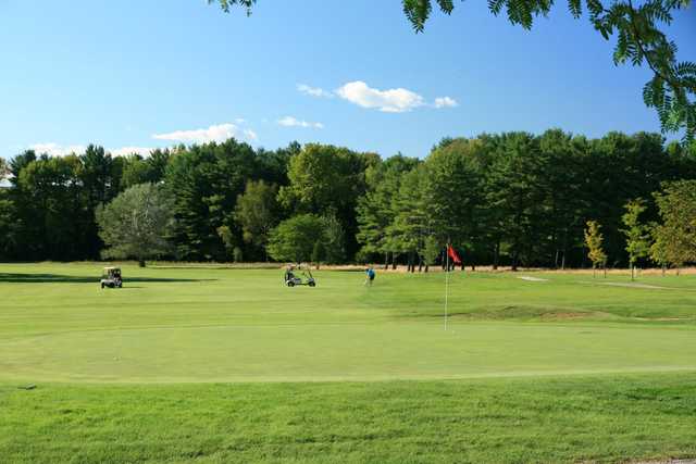 A view of a green at Kingswood Golf Club