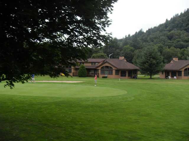 A view of the 1st green at Jack O'Lantern Golf Resort