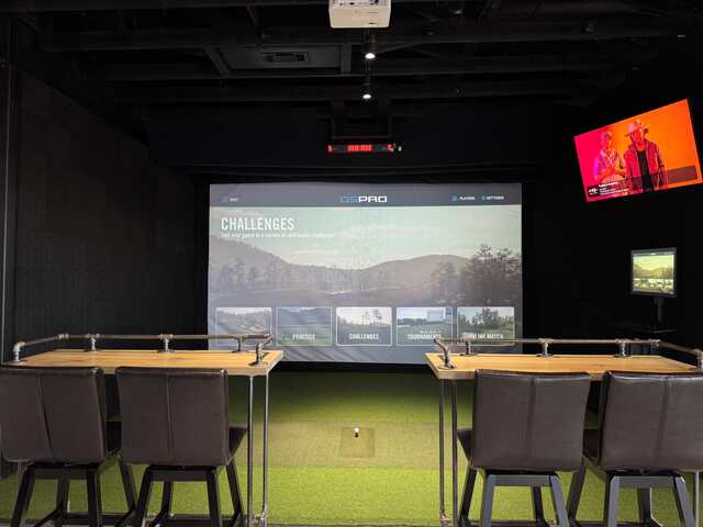 Up and Downs Golf Bar