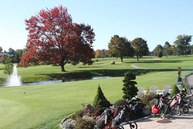 A sunny day view of a tee at Abenaqui Country Club