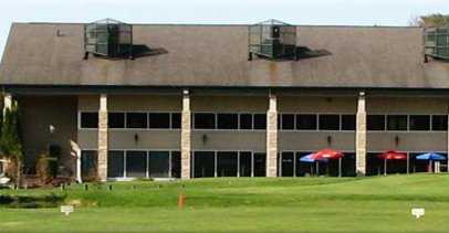 A view of the clubhouse at Club de Golf New-Glasgow