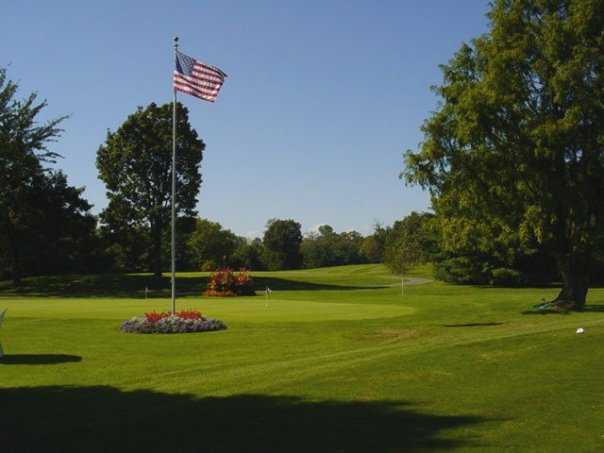 Lyons Den Golf Course