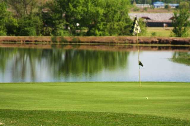 A view of green with water coming into play at Country Club of Tuscaloosa