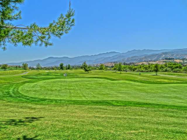 Dos Lagos Golf Course