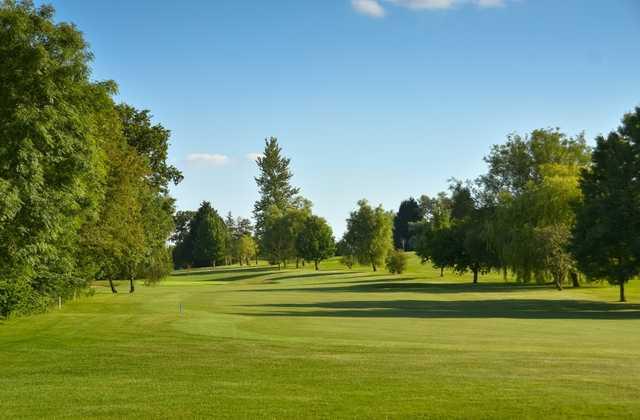 The tree lined 3rd fairway at Chippenham Golf Club