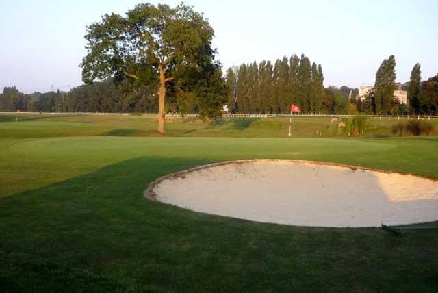 A view of the 4th hole at Golf de Maisons Laffitte
