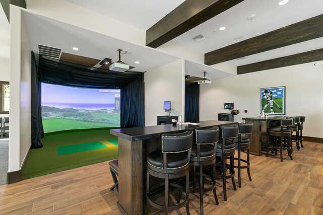 Shorecliffs 501 Restaurant Golf Simulator