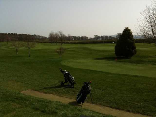 A view of the slightly elevated green #12 guarded by a deep bunker at Gogarburn Golf Club