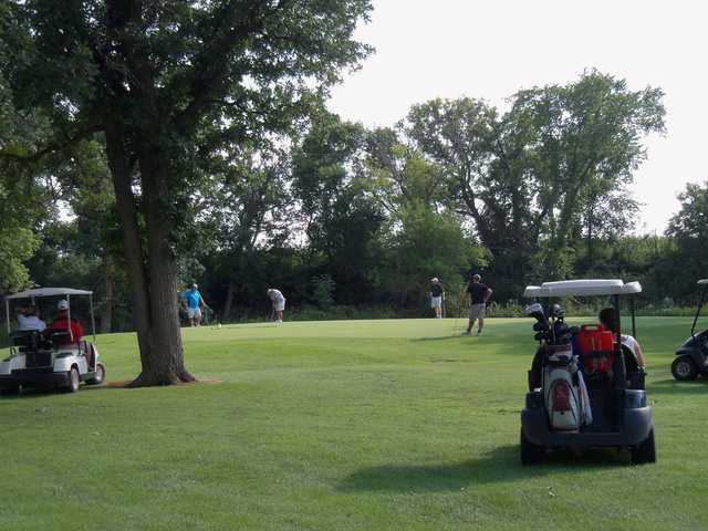 Mahnomen Country Club