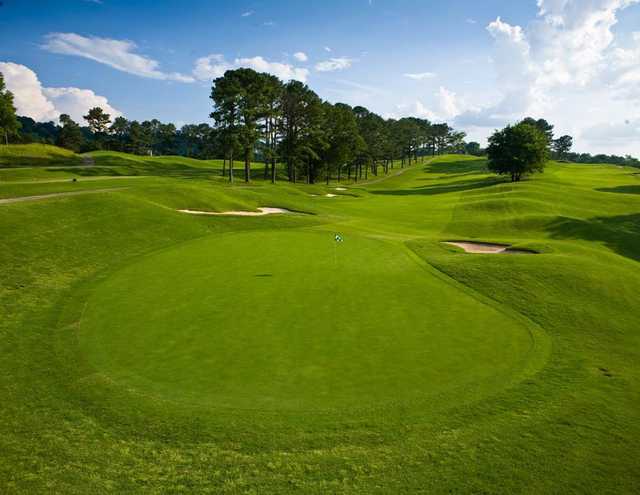 A view of green and fairway at Highland Park Golf Course