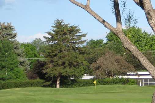 A view of the 4th green at Hilands Golf Club