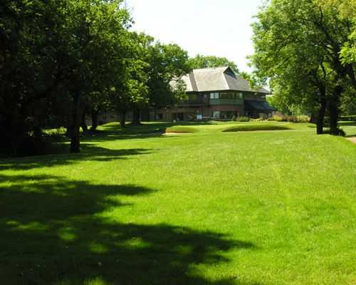 The 18th green and clubhouse at Cardiff Golf Club
