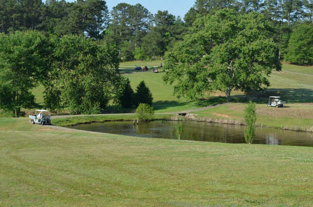 A sunny day view from Roanoke Country Club.