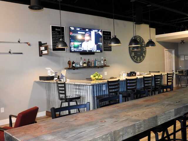 Coastal Swing Golf & Bar - Catawba