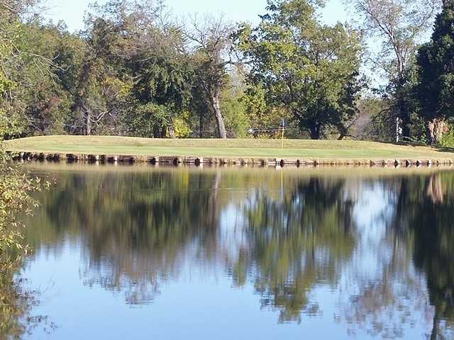 A view of a green with water coming into play at Brent Bruehl Memorial Golf Course (Lynn Dryden)