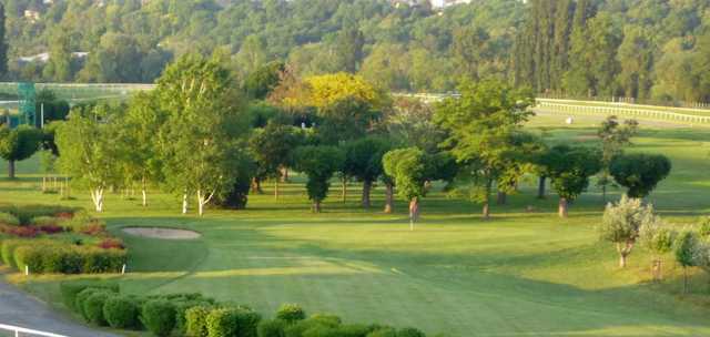A view of a green at Golf de Maisons Laffitte