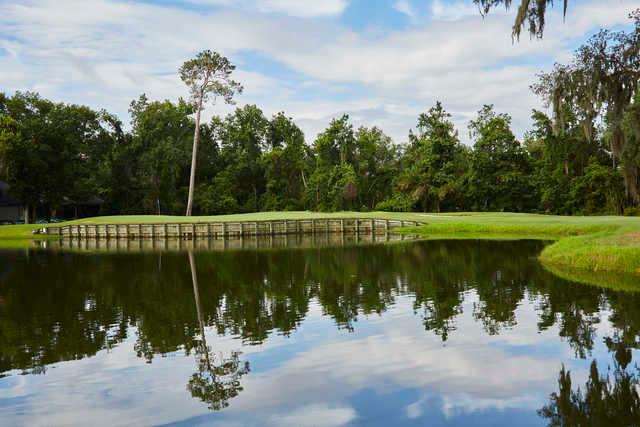 Queen's Harbour Yacht & Country Club