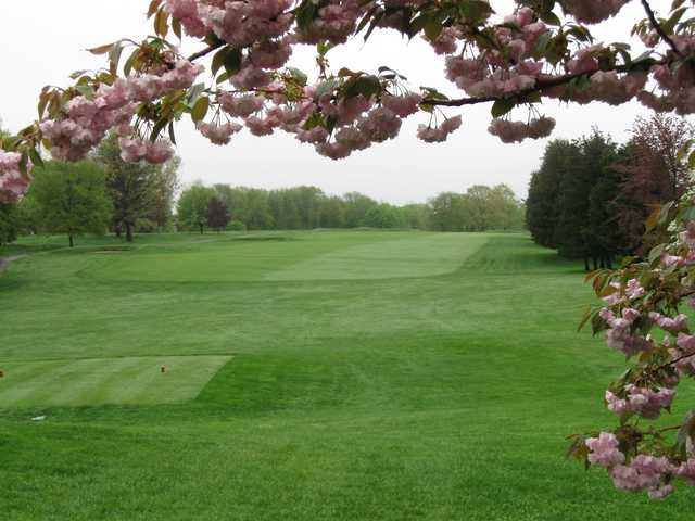 Shuttle Meadow Country Club