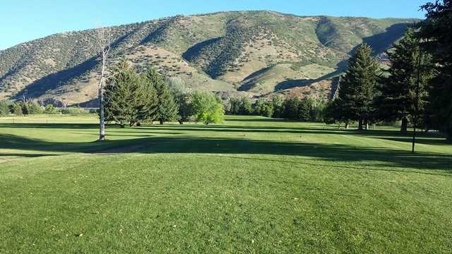 A sunny day view of a tee at Round Valley Golf Course.