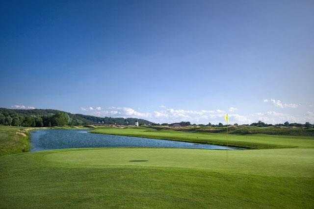 A view of a green with water coming into play from the Links at Rising Star Casino