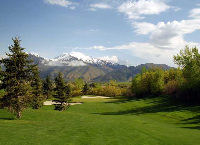 A view of the 16th green protected by bunkers at The Oaks at Spanish Fork