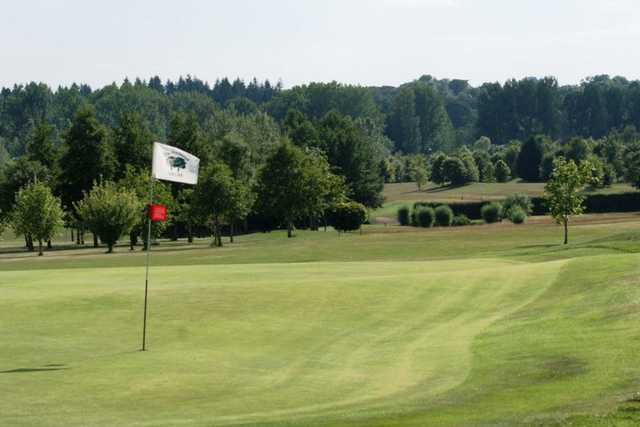 A view of the 9th green at Wychwood Golf Club.