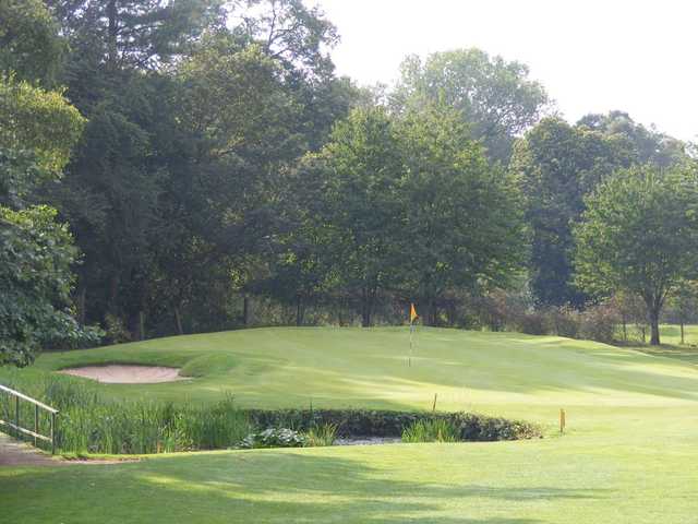 A well positioned greenside hazard at Crewe Golf Club