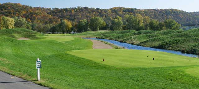 A view of a tee from The Links At Rising Star Casino.