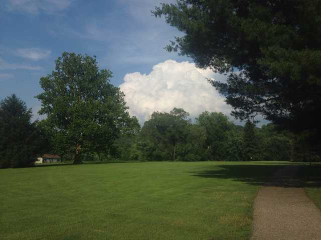 Sistersville Country Club