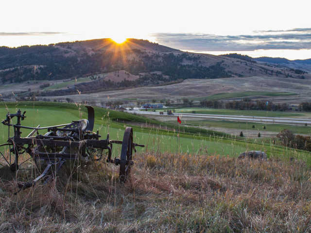 A sunny day view of a hole at Elkhorn Ridge Golf Club.