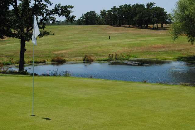 Twisted Oaks Golf Clu