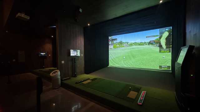 Nice Shot Golf Lounge & Bar