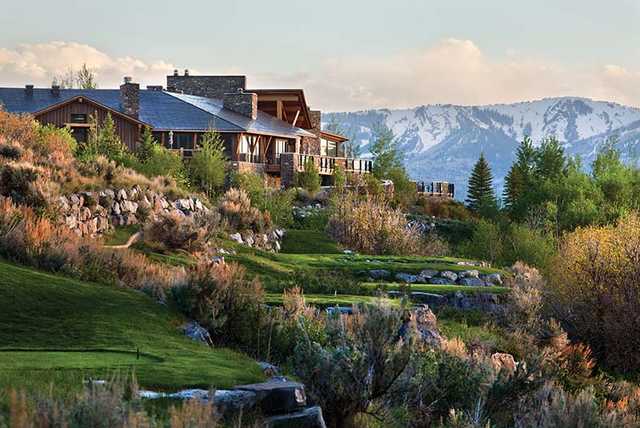 A view of the clubhouse and a tee at Dye Canyon Golf Course from Promontory Club.