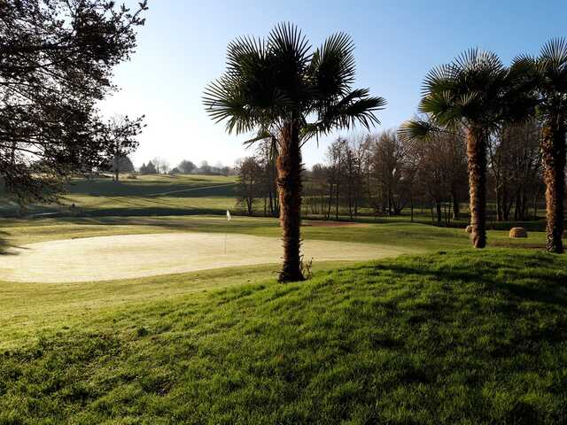 A view of a green at Lesigny Reveillon Golf Club.