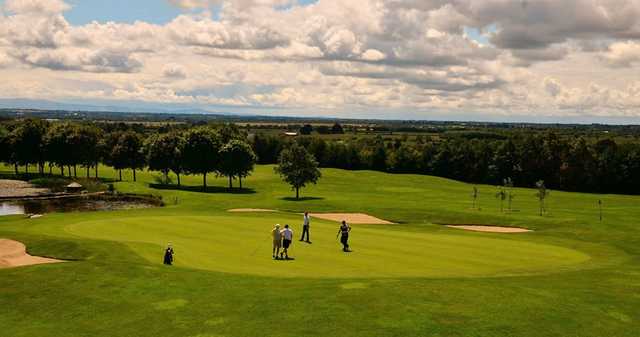 A view of green #18 at Hollywood Lakes Golf Club