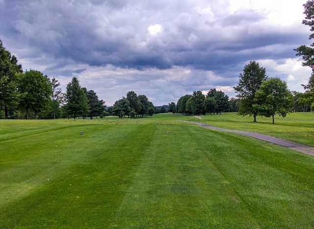 A view from a tee at Sunrise Golf Course (Visist Indiana Golf).