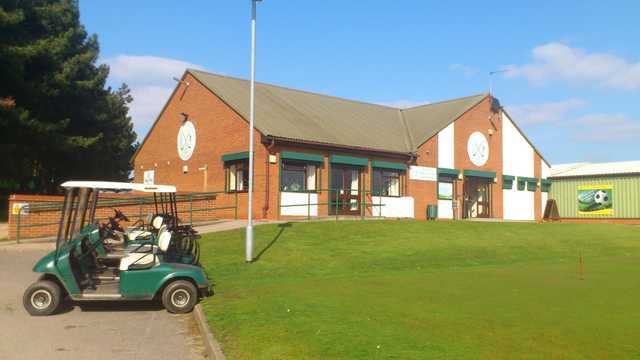 View of the clubhouse at Caddyshack Golf Centre