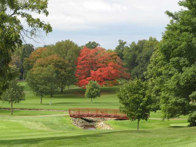 Mauh-Nah-Tee-See Country Club