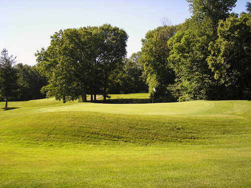 A view of green #17 at La Fontaine Golf Club