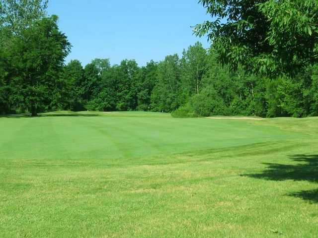 A view of the 4th hole at Chestnut Hills Golf Club