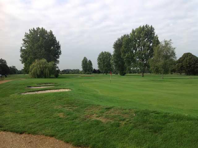 The 18th green and greenside bunkers at Laleham Golf Club
